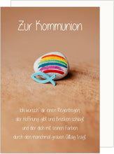 Laden Sie das Bild in den Galerie-Viewer, Edition Seidel Premium Glückwunschkarte zur Kommunion mit Umschlag. Kommunionskarte Karte mit Spruch Grusskarte Stein Fisch Regenbogen Junge Mädchen (KO291 SW024)