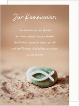 Laden Sie das Bild in den Galerie-Viewer, Edition Seidel Premium Glückwunschkarte zur Kommunion mit Umschlag. Kommunionskarte Karte mit Spruch Grusskarte Stein Fisch Sand Junge Mädchen (KO289 SW024)