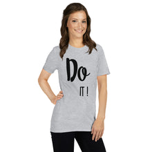 Laden Sie das Bild in den Galerie-Viewer, Kurzärmeliges Unisex-T-Shirt