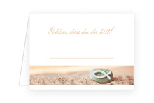 Laden Sie das Bild in den Galerie-Viewer, Edition Seidel Set 50 Premium Tischkarten Platzkarten Namenskarten Kommunion Konfirmation Firmung Hochzeit Geburtstag Taufe Feier Familienfeier Goldhochzeit Diamanthochzeit Stein Fisch - Schön, dass du da bist (21685)