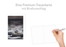 Laden Sie das Bild in den Galerie-Viewer, Edition Seidel Premium Trauerkarte mit Umschlag. Beileidskarte Trauer Karte mit Spruch Herzliches Beileid Anteilnahme Blume Stein (T1151 SW024)