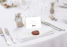 Laden Sie das Bild in den Galerie-Viewer, Edition Seidel Set 50 Premium Tischkarten Platzkarten Namenskarten Kommunion Konfirmation Firmung Hochzeit Geburtstag Taufe Feier Familienfeier Goldhochzeit Diamanthochzeit Herz - Schön, dass du da bist (20260)