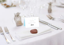 Laden Sie das Bild in den Galerie-Viewer, Edition Seidel Set 50 Premium Tischkarten Platzkarten Namenskarten Kommunion Konfirmation Firmung Hochzeit Geburtstag Taufe Feier Familienfeier Goldhochzeit Diamanthochzeit Herz - Schön, dass du da bist (20260)