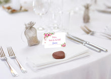 Laden Sie das Bild in den Galerie-Viewer, Edition Seidel Set 50 Premium Tischkarten Platzkarten Namenskarten Kommunion Konfirmation Firmung Hochzeit Geburtstag Taufe Feier Familienfeier Goldhochzeit Diamanthochzeit Herz - Schön, dass du da bist