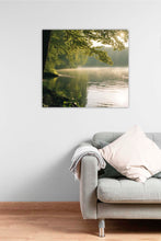 Laden Sie das Bild in den Galerie-Viewer, Edition Seidel Premium Wandbild Calming Lake auf hochwertiger Leinwand (60x60 cm) gerahmt. Leinwandbild Kunstdruck Foto Bild stylish Wohnung Büro Loft Lounge Bar Galerie Lobby
