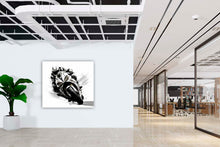 Laden Sie das Bild in den Galerie-Viewer, Edition Seidel Premium Wandbild Motorrad schwarz weiß auf hochwertiger Leinwand (60x60 cm) gerahmt. Leinwandbild Kunstdruck Pop Art Bild stylish Wohnung Büro Loft Lounge Bar Galerie Lobby
